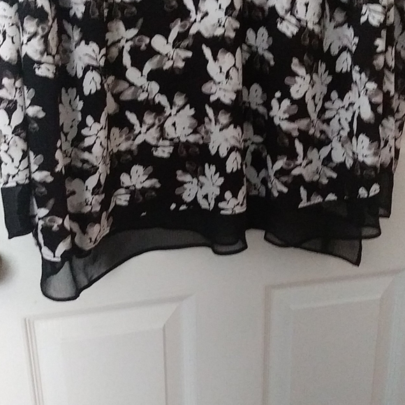 Simply Vera VeraWang cold shoulder blouse - Picture 3 of 3